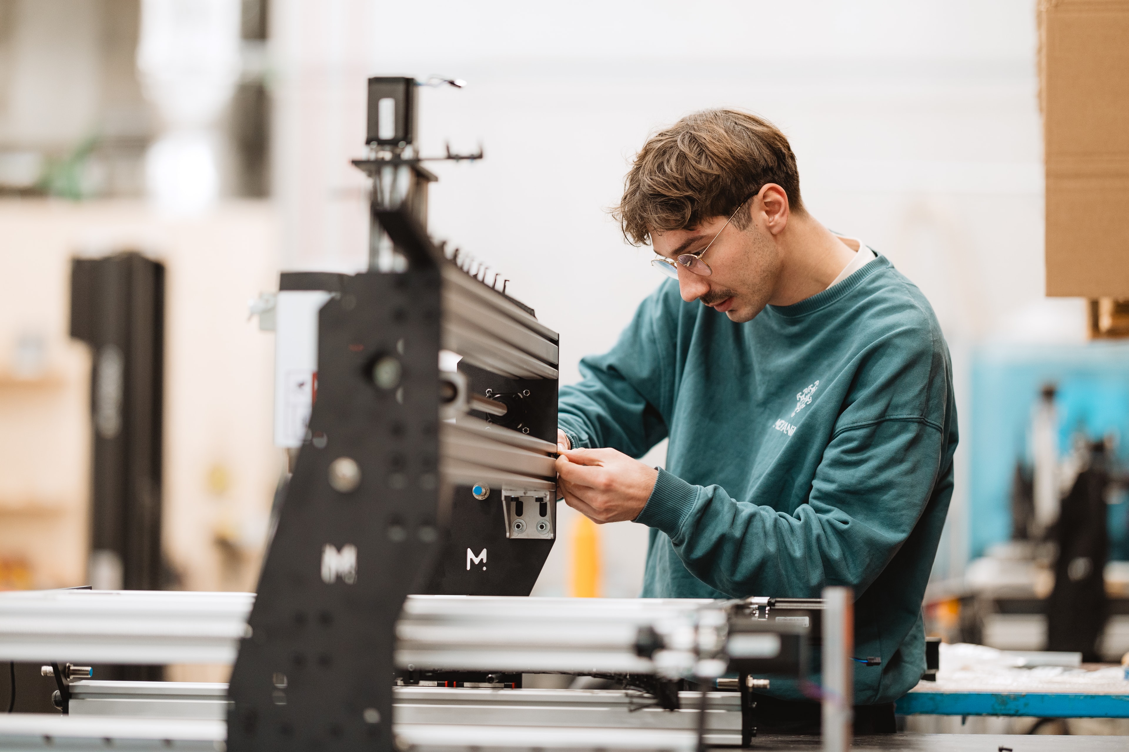 Mekanika employee assembling a Mekanika Pro