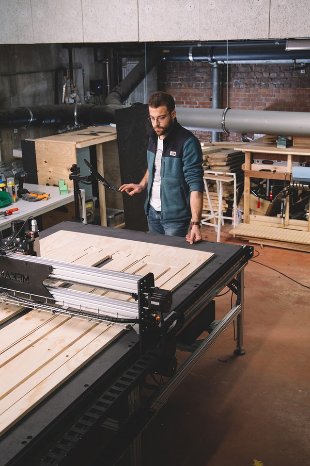 William using the Mekanika Fab with the touchscreen